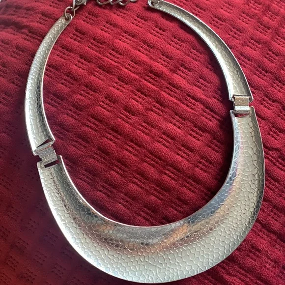 Silver Polished Collar Neckpiece - Picture 5 of 10